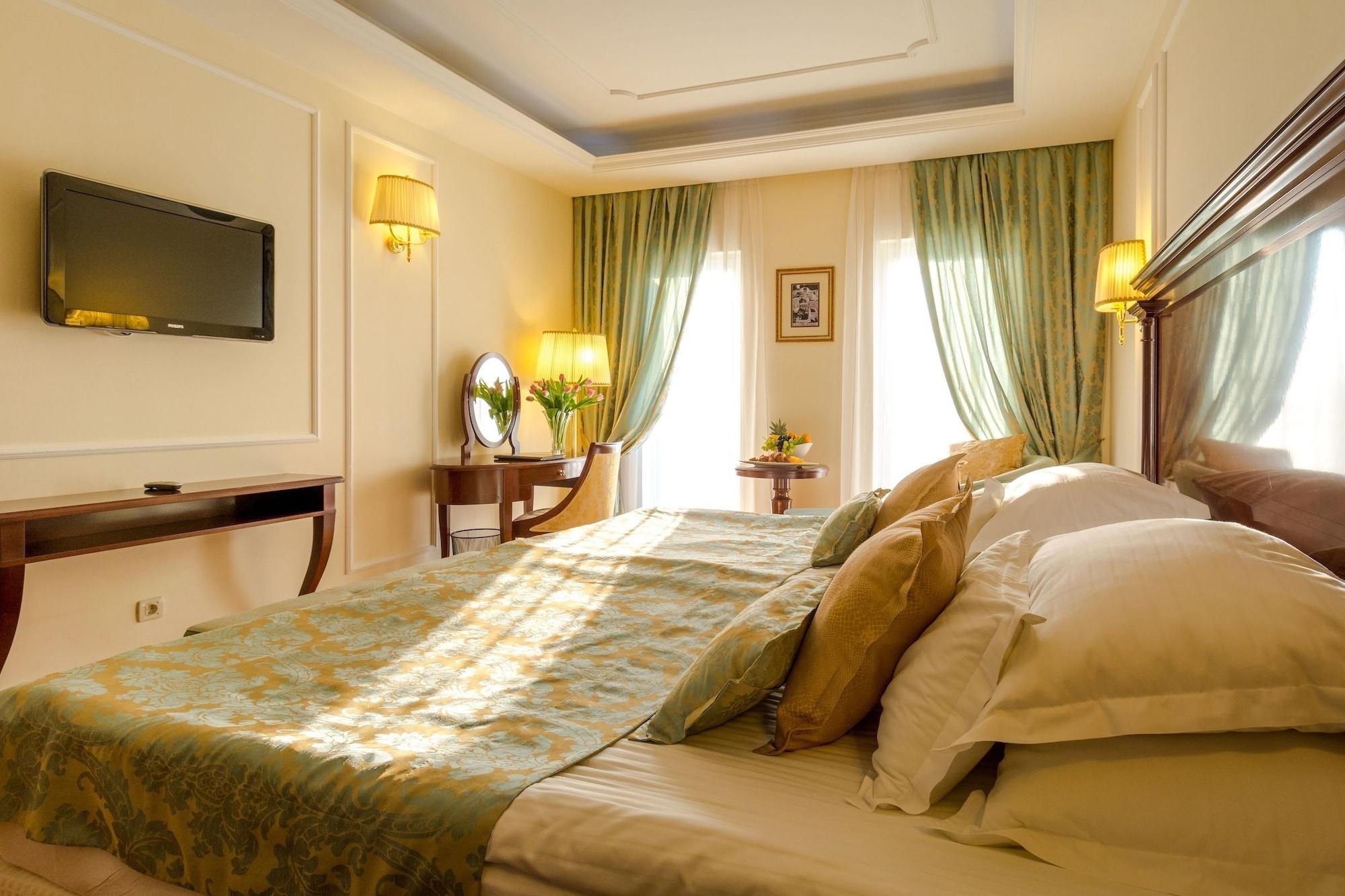 Hotel President Solin Exterior photo