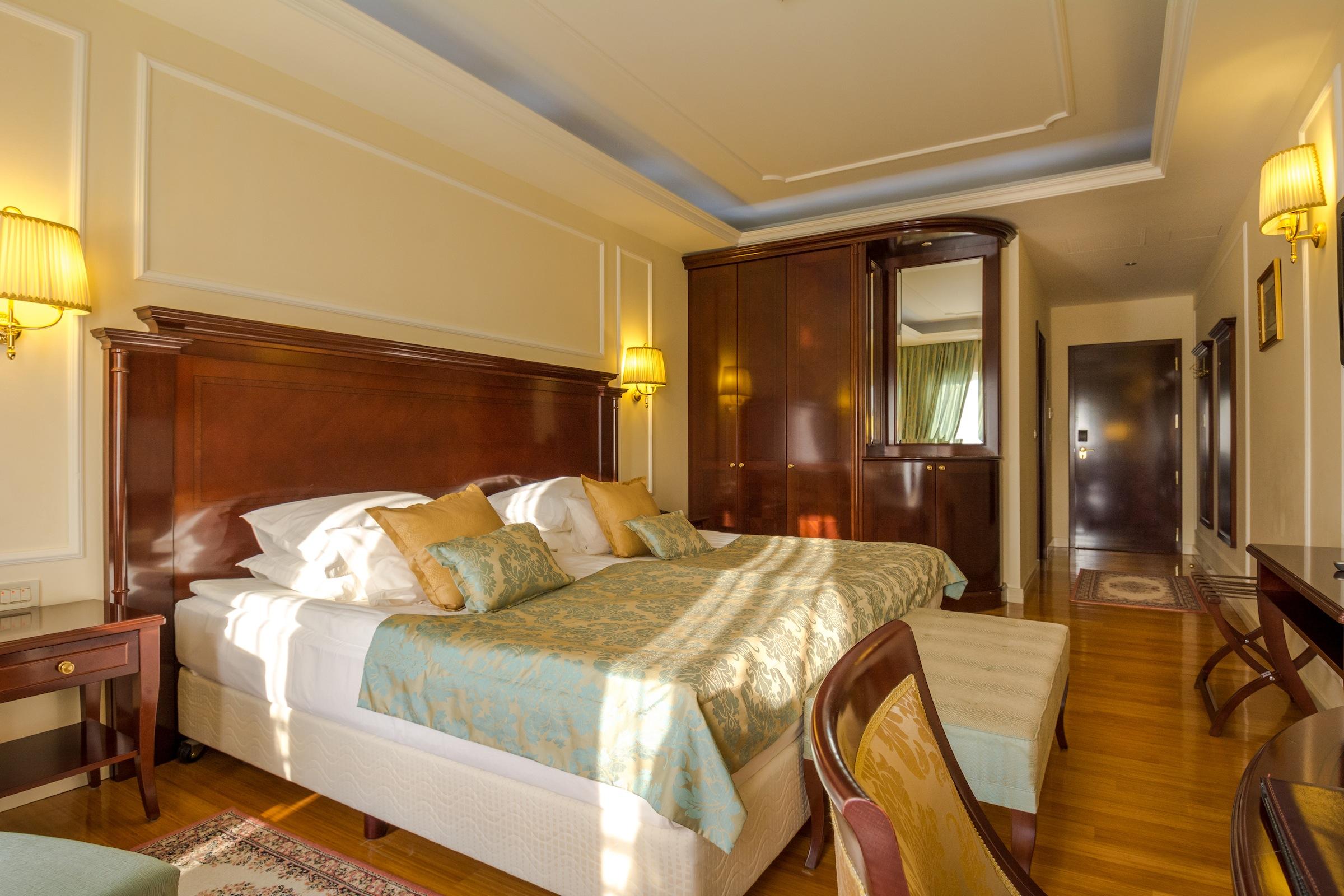 Hotel President Solin Exterior photo