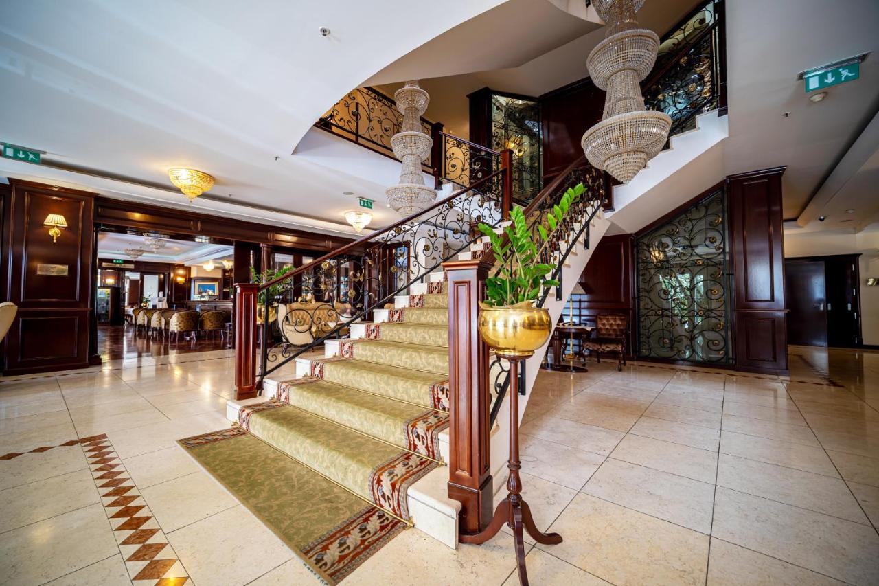 Hotel President Solin Exterior photo