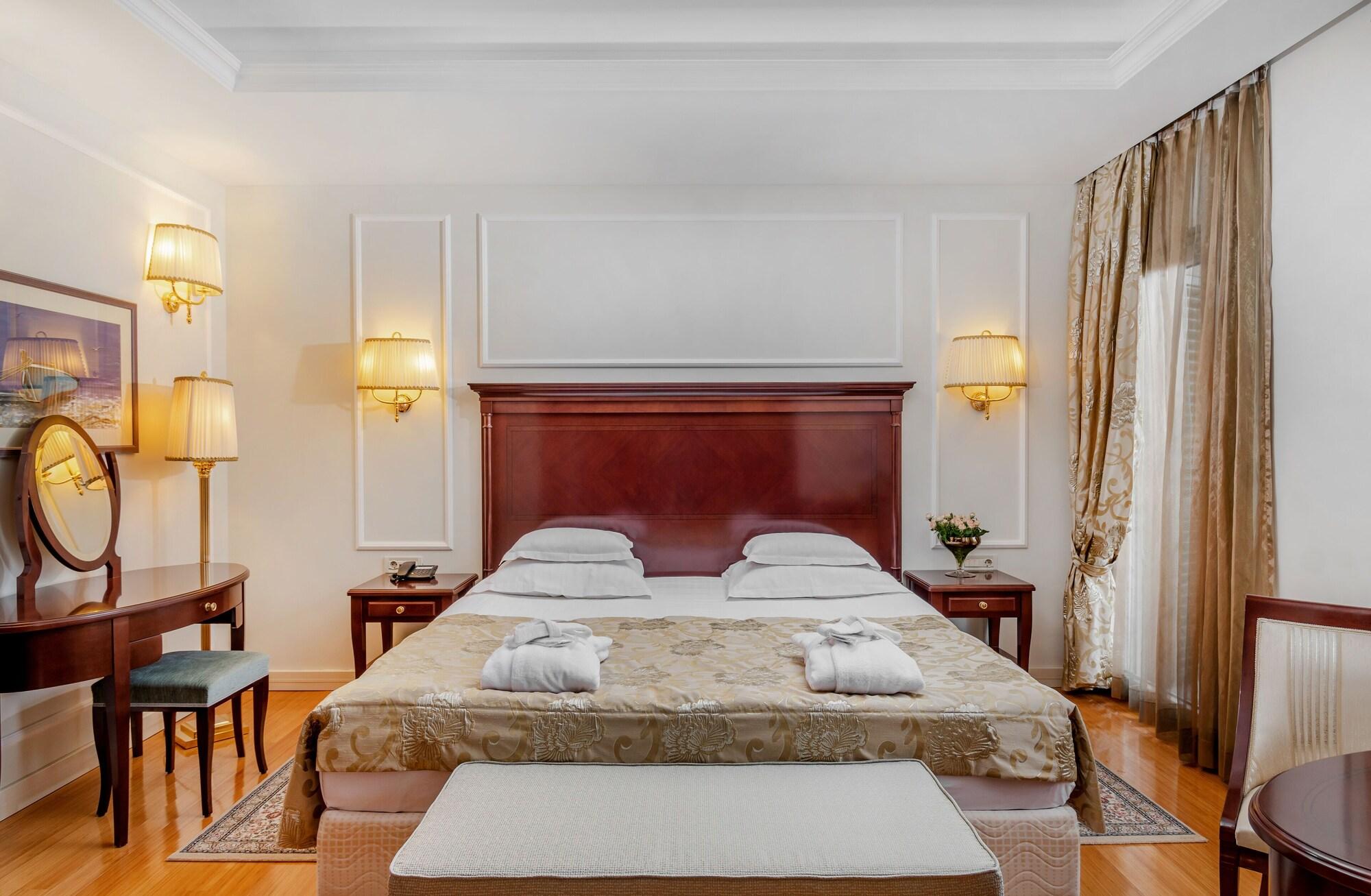 Hotel President Solin Exterior photo
