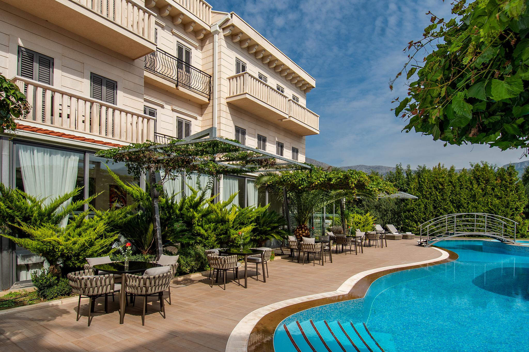 Hotel President Solin Exterior photo