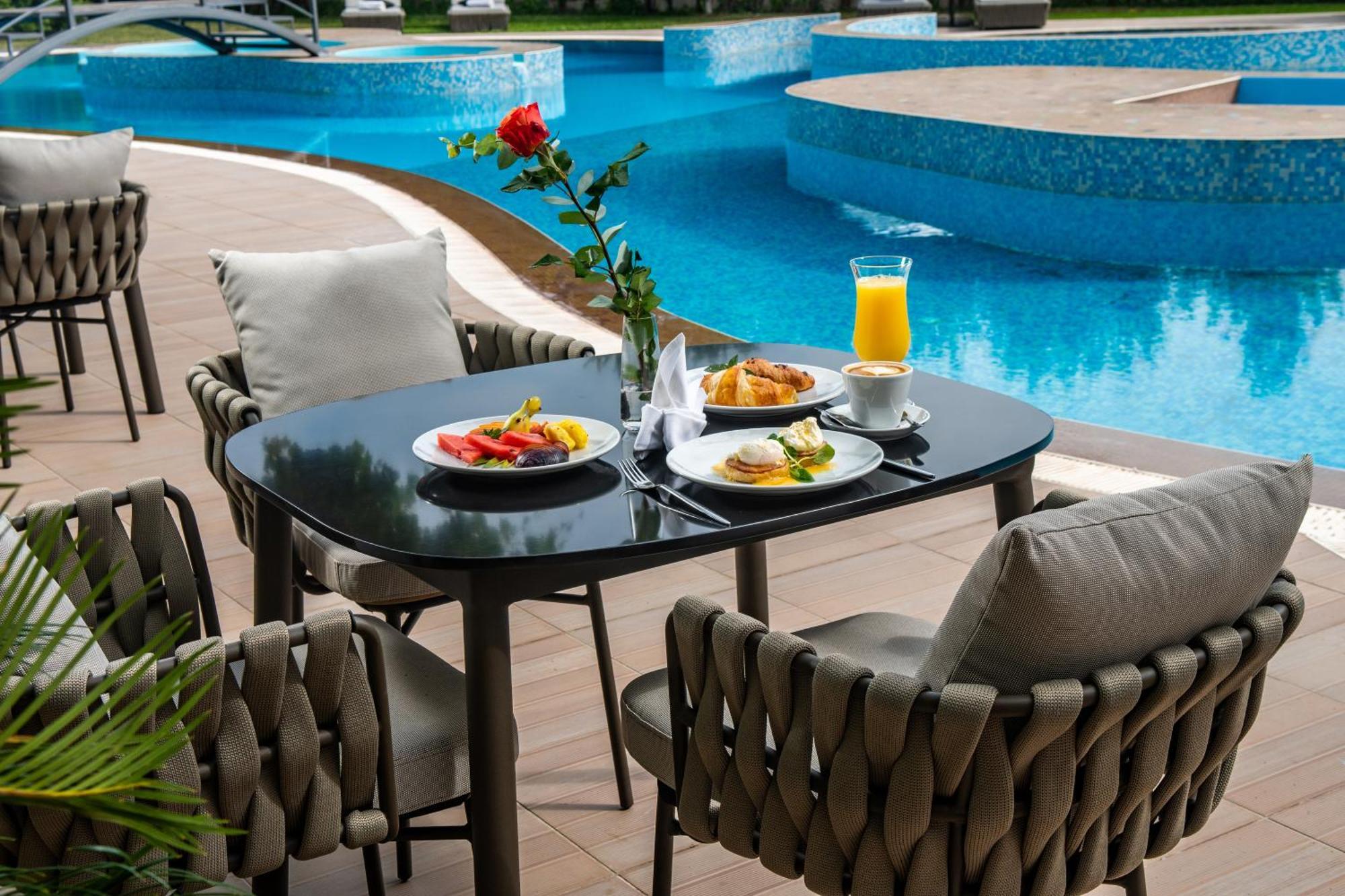 Hotel President Solin Exterior photo