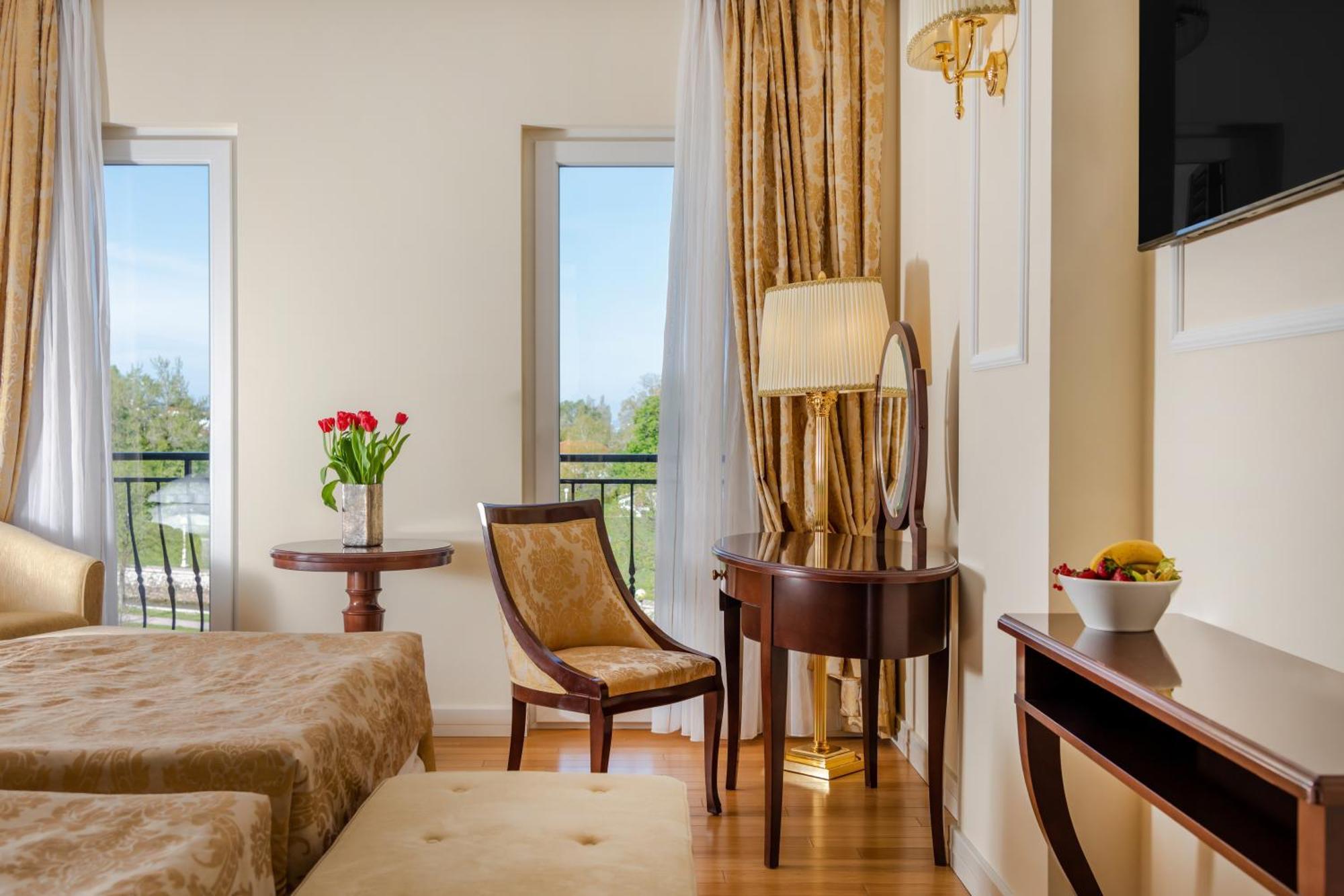 Hotel President Solin Exterior photo