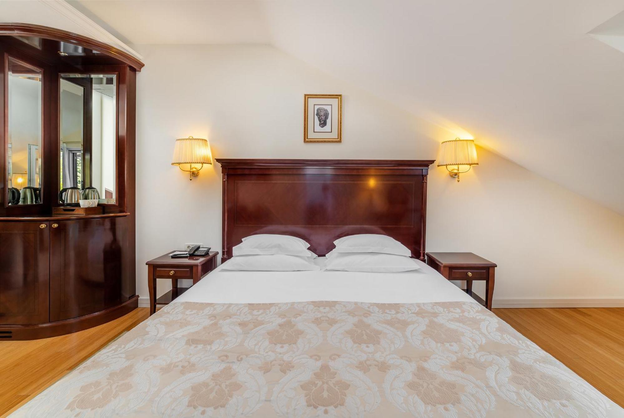 Hotel President Solin Exterior photo